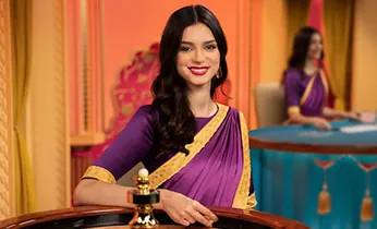 Hình ảnh nhân viên hỗ trợ sao 789 đang tương tác với người chơi